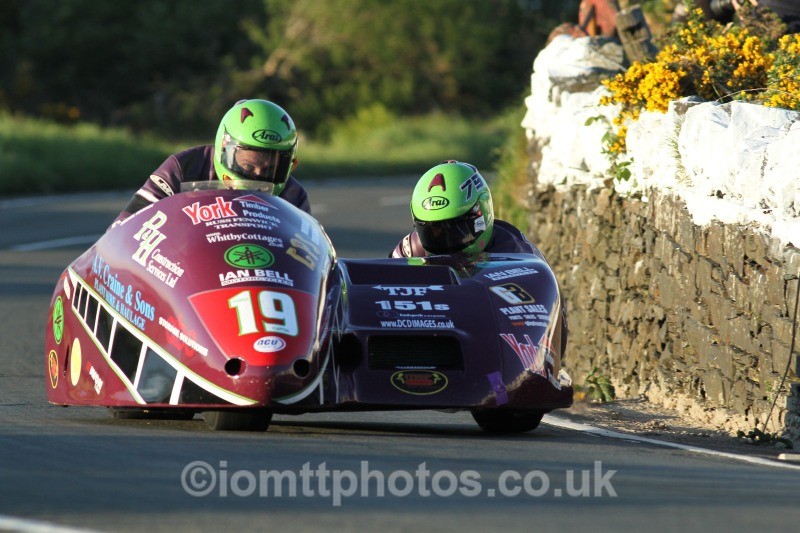 Carl Fenwick / Phil Knapton Yamaha / P&H Construction Services Ltd - Monday Practice - Sidecars