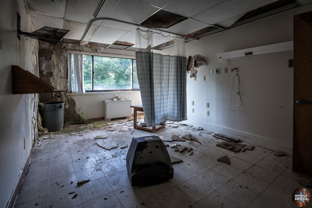 Monsour Medical Center PA) Patient Room