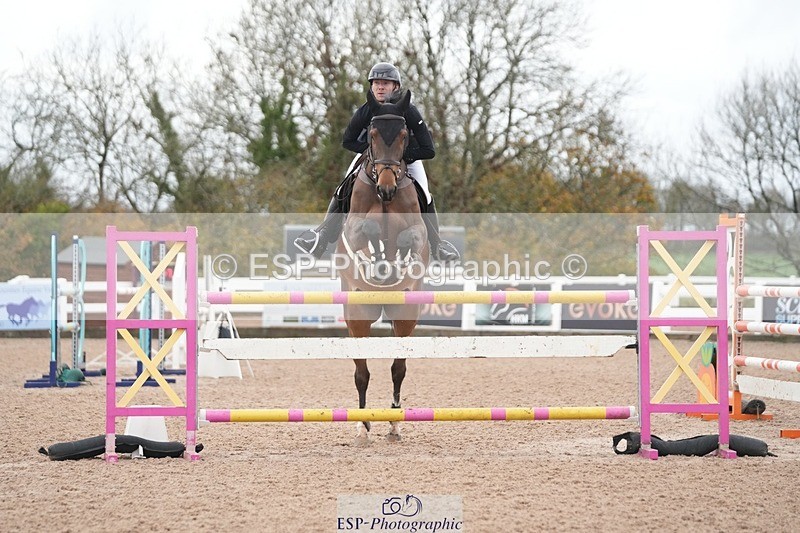 251107-131556-01109 - Cls 6 Foxhunter and 1.20m Open