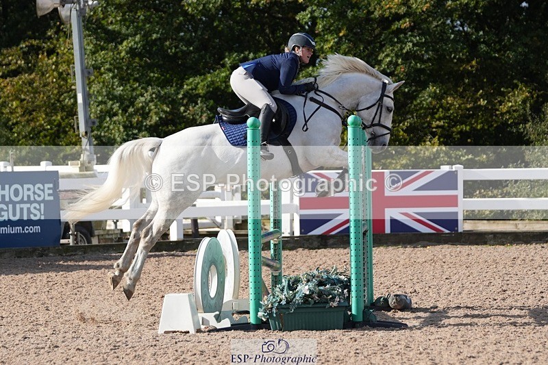 251005-104116-02611 - Cls 22 British Novice and 90cm