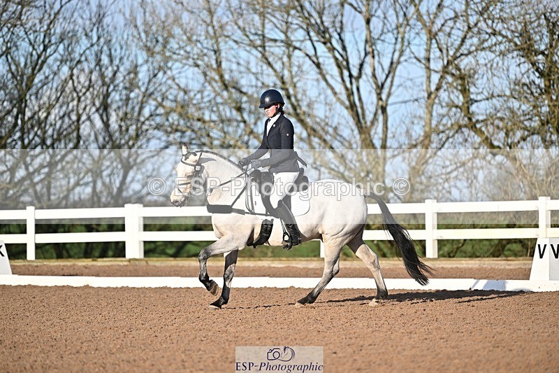 241214-103959-01193 - 146-CHLOE.DUNN-Towerhill.Shamie