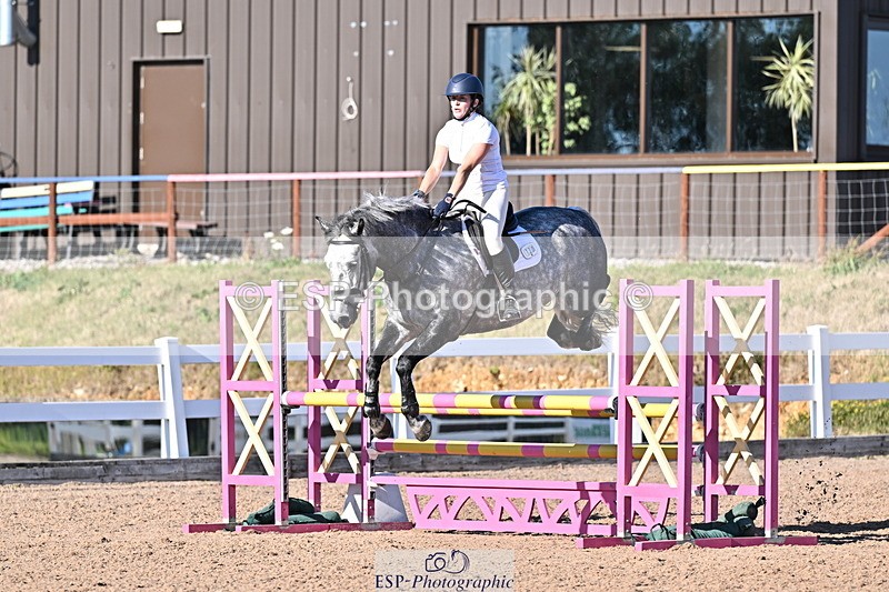 250708A-183003-00548 - 90cm Classes