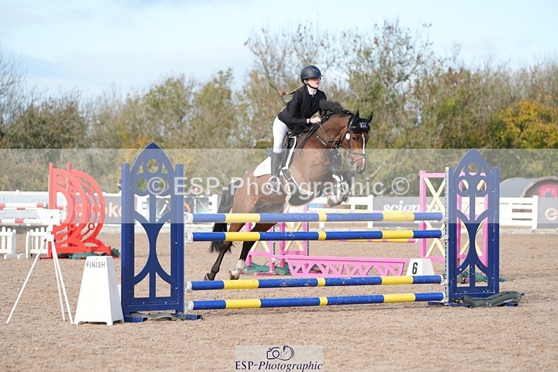251025-141544-00607 - Cls 13 Pony Foxhunter and 1.10m