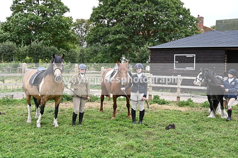 WJ6_2906 - Berks & Bucks - The Old farmhouse - Hound Exercise 20-08-25