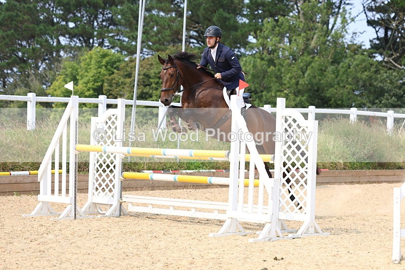 3E7A2435 - Class 8: Senior Newcomers/1.10m open