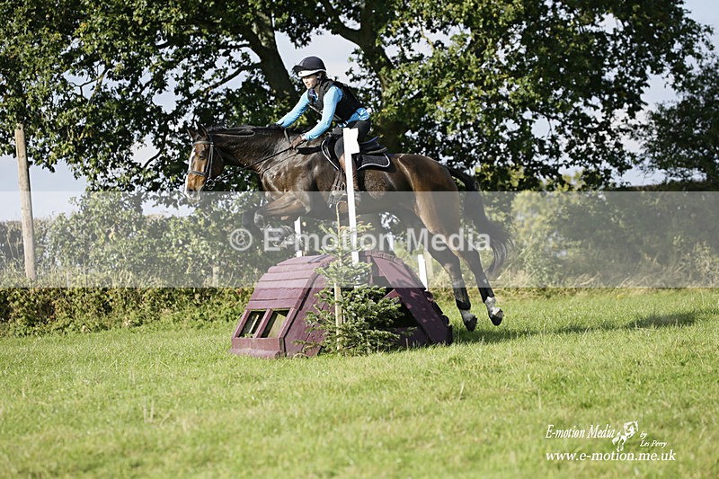  WWHT 171021 3852 - Open (1.00m)  17/10/21