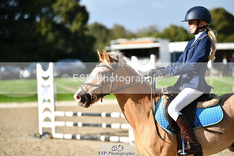 251004A-153140-01860 - Classes 8 & 9 70cm