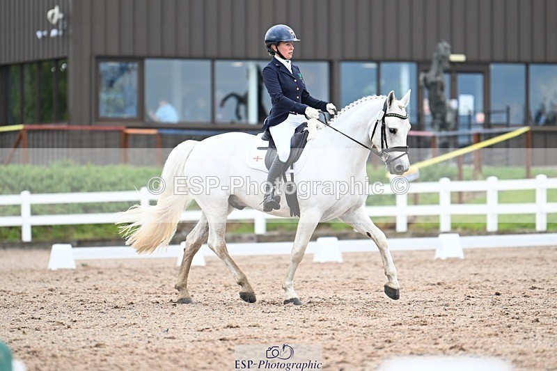 250907-124112-08394 - 067-Laura.PercyConobola.Cascade