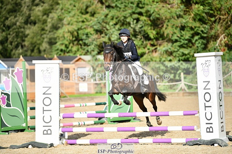 251004A-151820-01770 - Classes 8 & 9 70cm