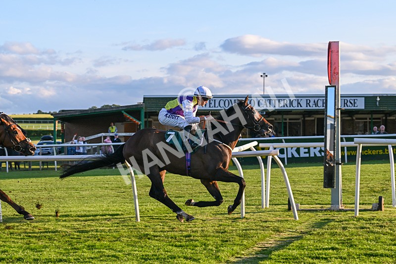 300525-Race 5-Wicket Keeper-7866 - Race 5