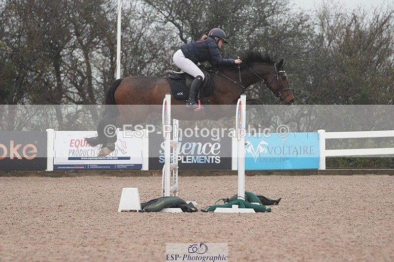 251207-121600-02015 - Cls 20 Snr Newcomers and 1.10m