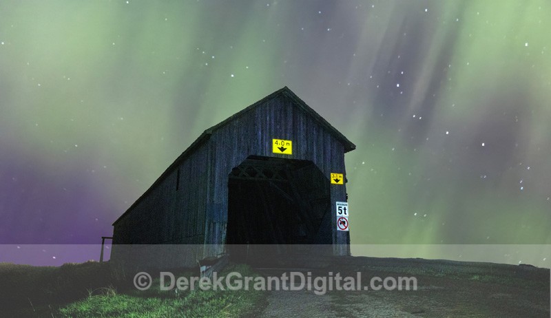 Wheaton Covered Bridge unter Aurora Borealis - Tantramar