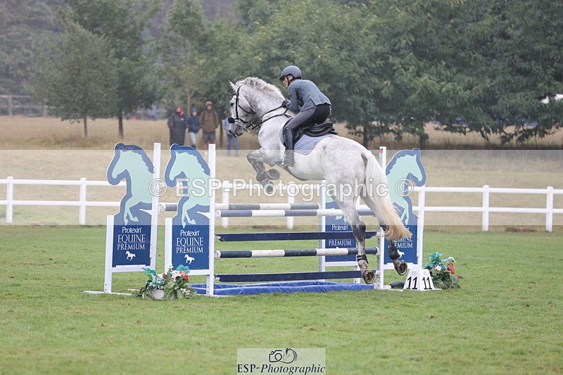 250830A-130929-06576 - Cls 16 Snr Newcomers and 1.10m Open