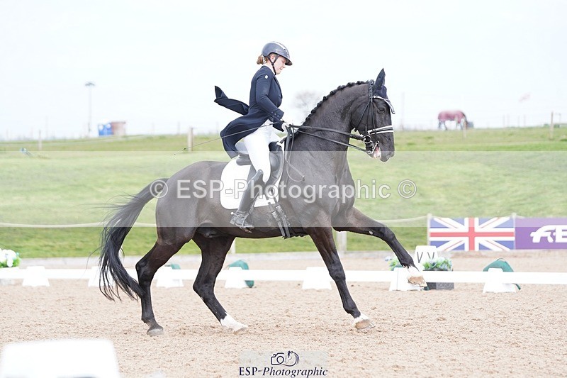 250403-143032-02947 - 027-Zoe.Sleigh-Zall.stensvang