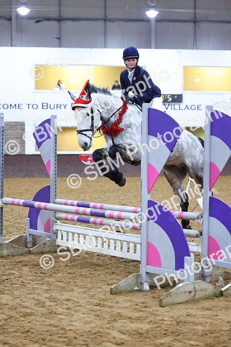 SBM_002792 - Class 6 - Holly & Ivy Stakes - 90cm
