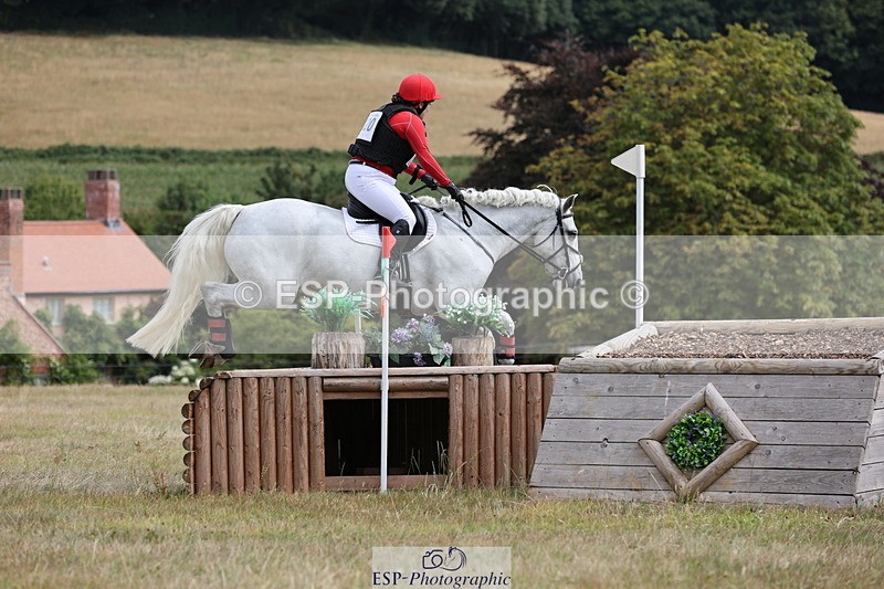 250802A-115343-01877 - C-120-Lucie.Trimnell-TULIRA.AD.ASTRA