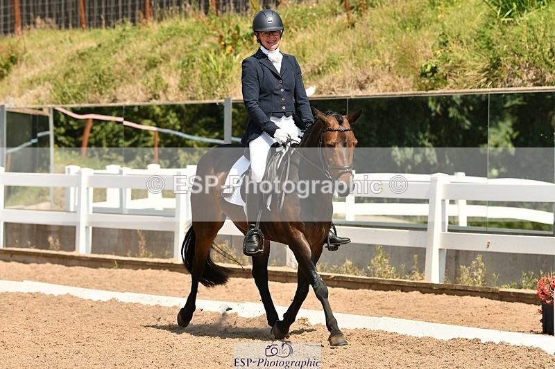 250817-132955-09973 - 090-Sarah.GoddardSaris.Fingers.Crossed