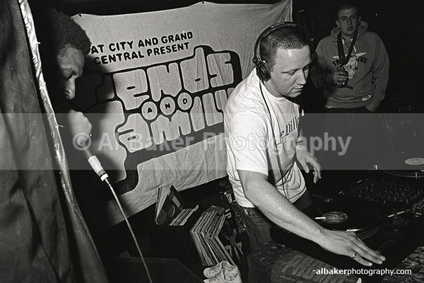 02 - Friends-&-Family @ the-roadhouse 14.05.05