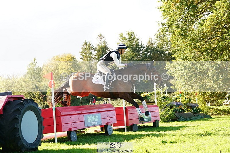 251025A-125338-19523 - F-453-Lucy.Lloyd