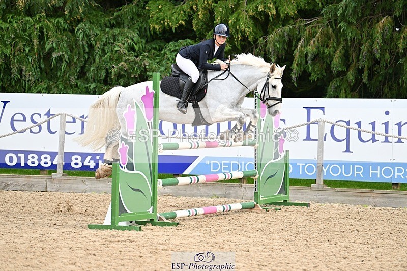 230930-123001-00495 - Cls 5 Pony Foxhunter & 1.10m Open