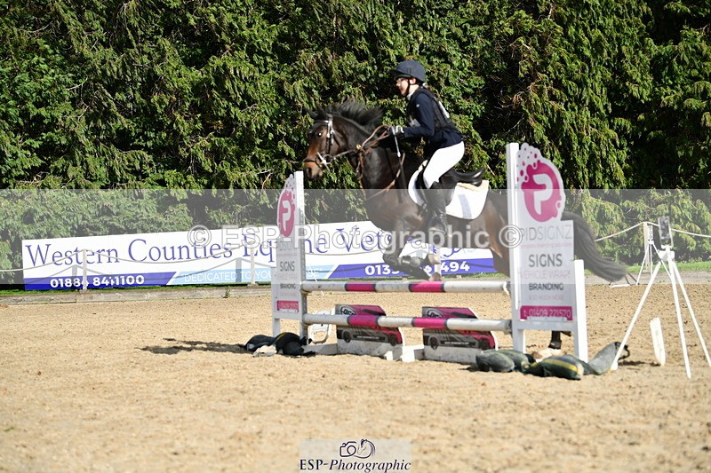 251004A-151841-01777 - Classes 8 & 9 70cm