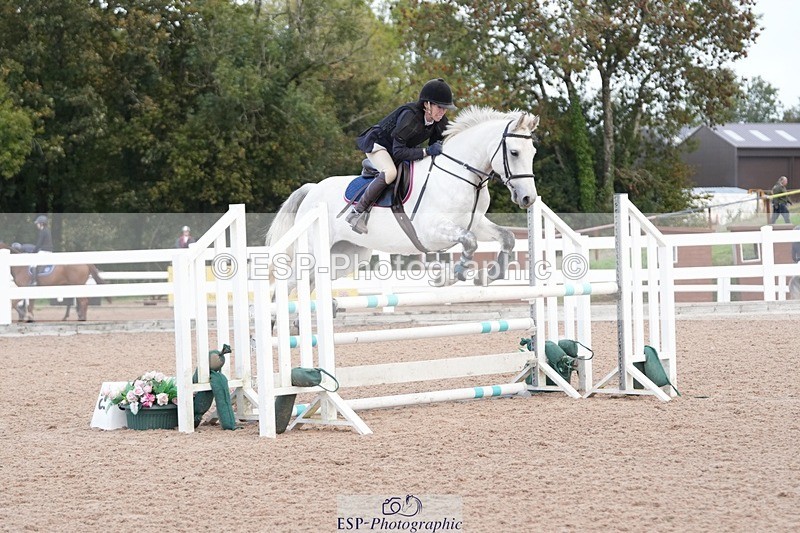 251005-101113-02475 - Cls 22 British Novice and 90cm