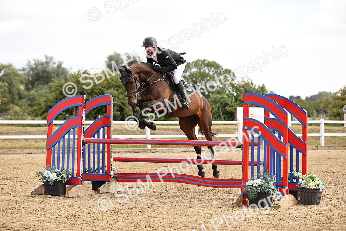 SBM_009561 - Class 8 - Senior Newcomers - 1.10  Open