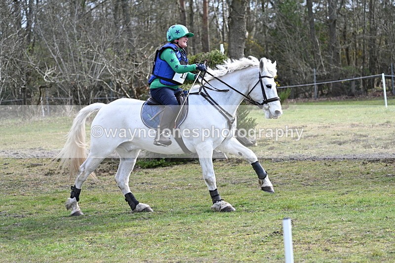 WJ7_0044 - Time 10:13 to 10:38 Times at the Fence