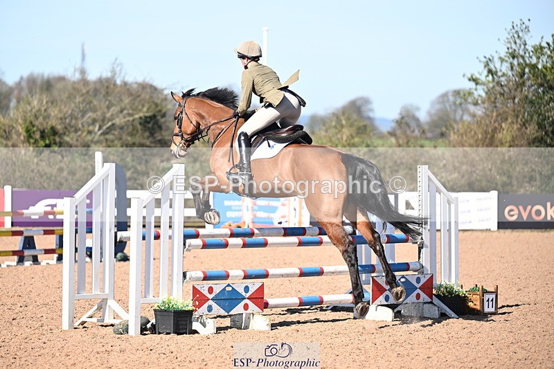 260318B-102929-00100 - Clear Round & Brit Nov 90cm