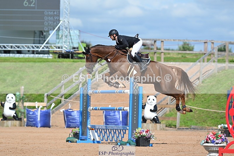 230721A-161104-07655 - Cls 10, 2 Star Big 1.45m Start to break