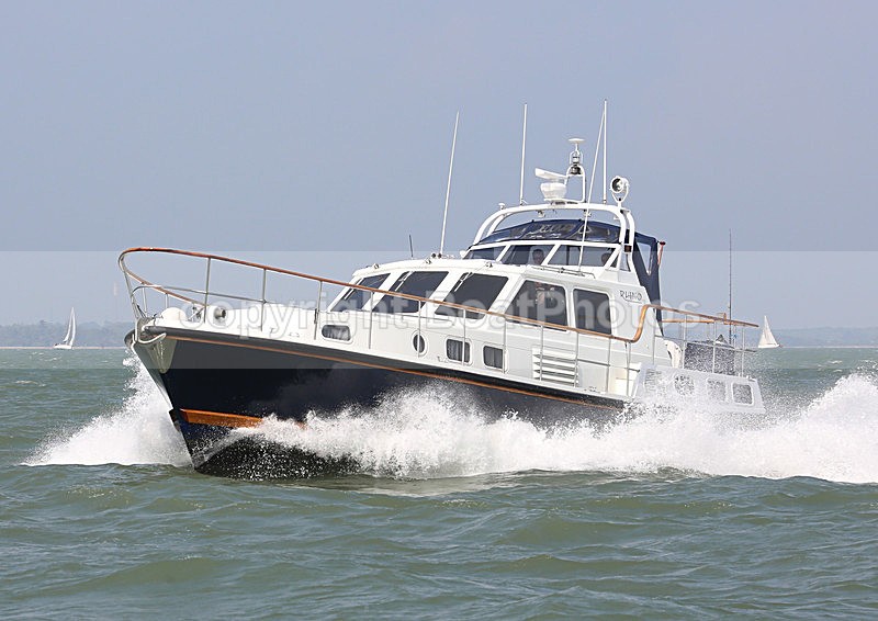 140601 RHINO WT7A5924 - Flybridge Cruisers