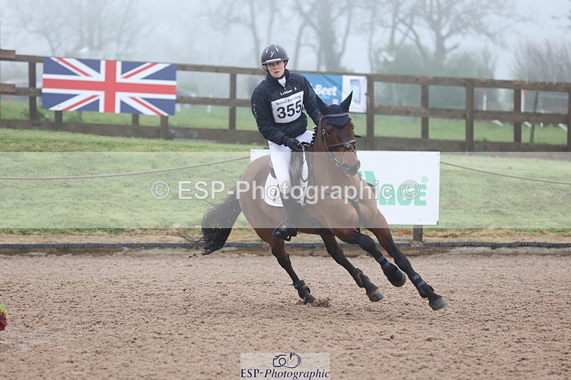 250418-154007-06240 - 355-Xanthe.Baylis-MONBEG.BY.MAGIC