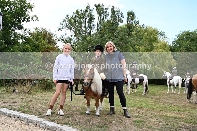 WJ6_3764 - Berks & Bucks - The Old farmhouse - Hound Exercise 20-08-25
