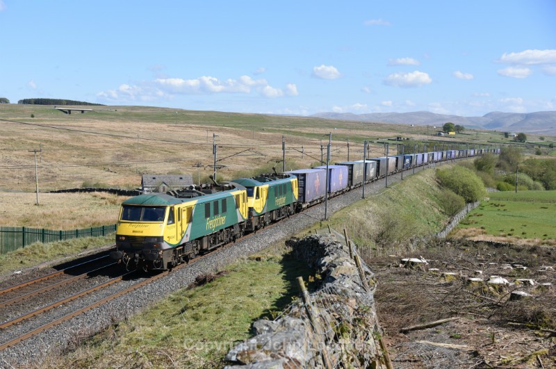 JL - 5.5.17 90045 90043 4S44 Daventry - Coatbridge, Shap Wells - West Coast Main Line (north to south)