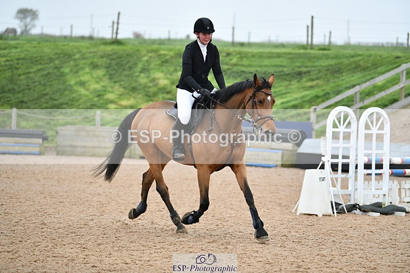 241102A-110305-04169 - SAT Cls 9 British Novice and 90cm Open