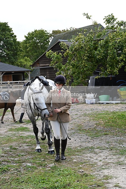 WJ6_3095 - Berks & Bucks - The Old farmhouse - Hound Exercise 20-08-25