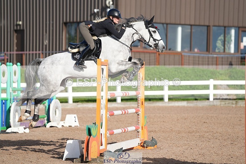 251108-125613-02604 - Cls 13 Foxhunter and 1.20m Open