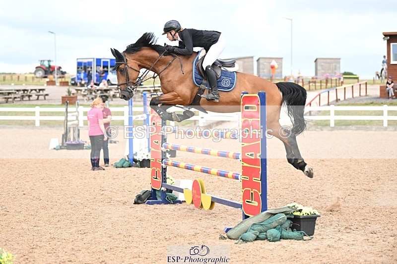 250723-160047-01296 - Cls 6 Foxhunter and 1.20m