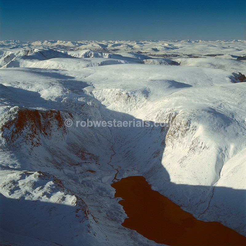 A00555D Loch Avon in the Cairngorms - Mountains, hills and moors