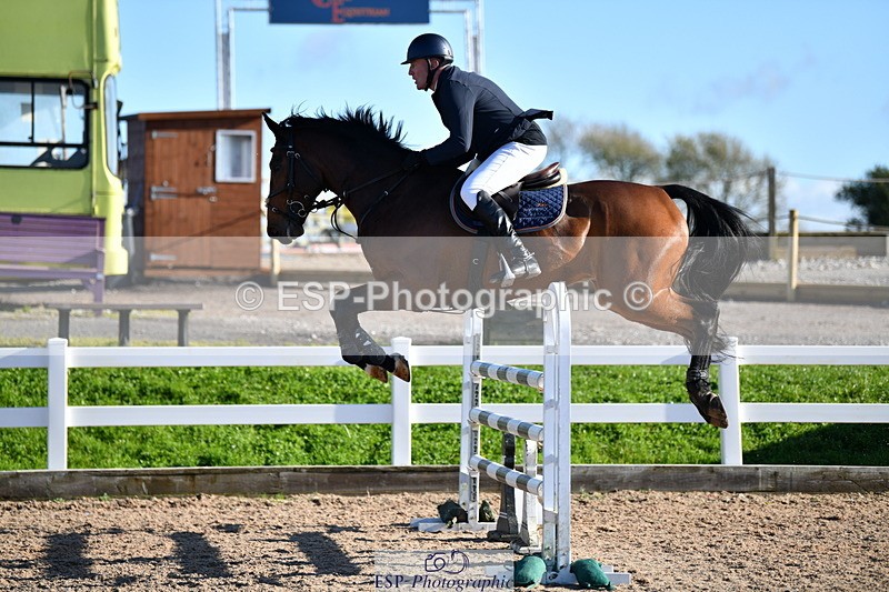 231110A-134313-00653 - Cls 5 Newcomers & 1.10m Open