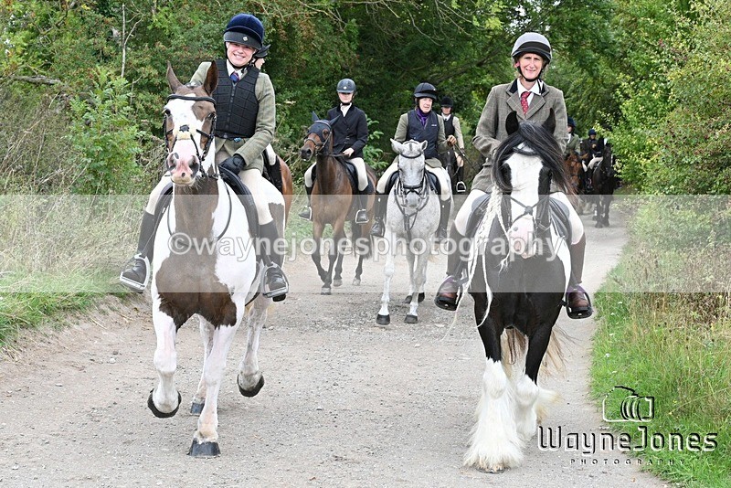 WJ7_0851 - Berks & Bucks Hound Exercise Blewbury 13-09-26