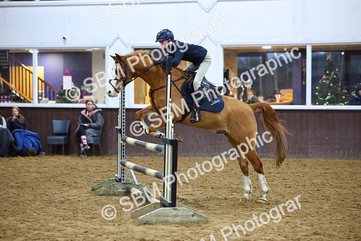 SBM_002698 - Class 6 - Holly & Ivy Stakes - 90cm