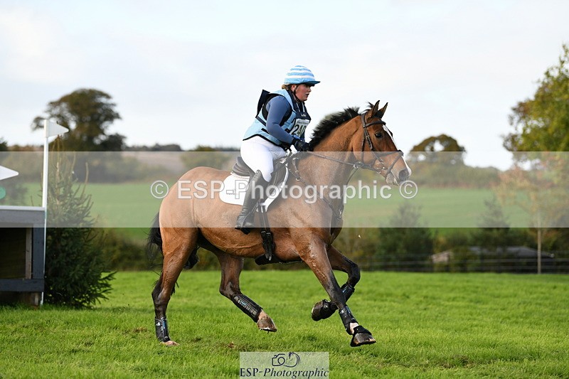 251024A-152831-14769 - C-240-Issy.Hollidge
