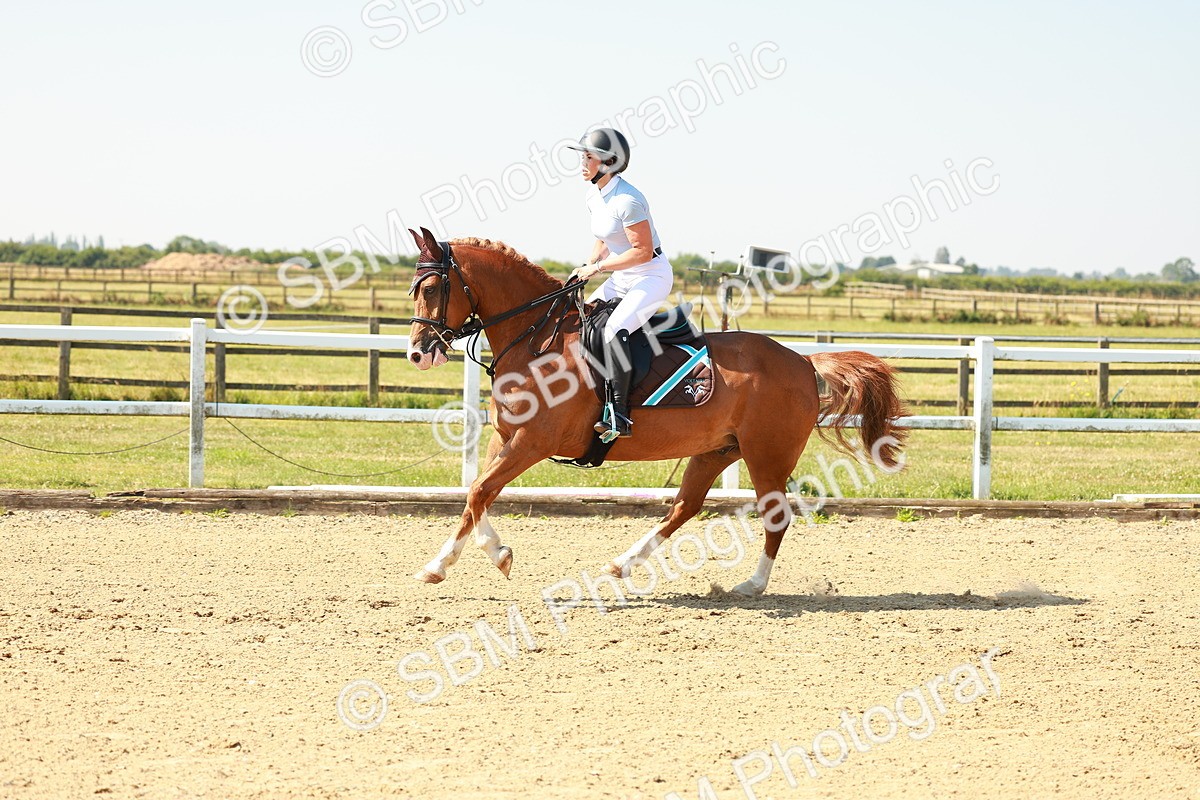 SBM_000032_Class 2 - Senior Novice - 90cm - Rosie