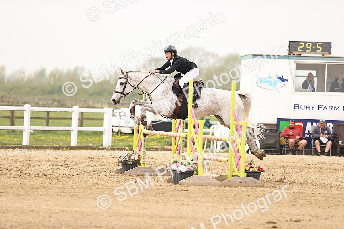  - Class 15 - Senior British novice - 90cm