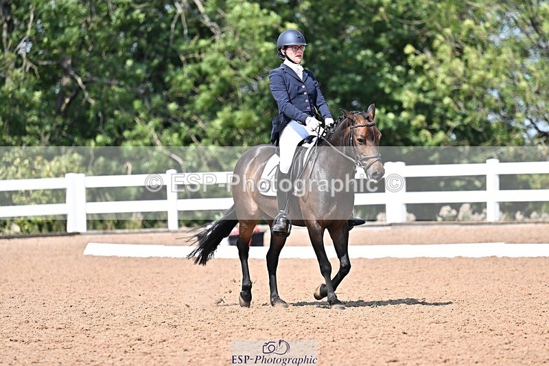 250816-122606-04020 - 090-Sarah.GoddardSaris.Fingers.Crossed