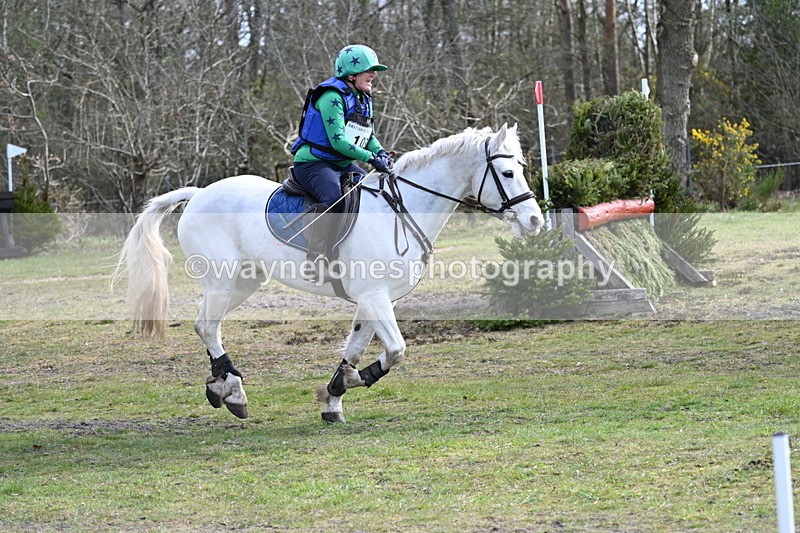 WJ7_0041 - Time 10:13 to 10:38 Times at the Fence