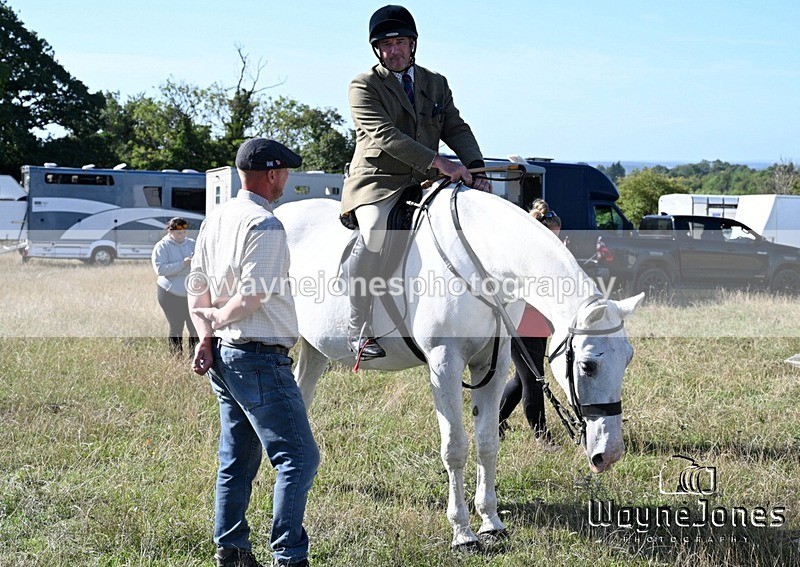 WJ7_0242 - Berks & Bucks - Hound Exercise – Kennels 06-09-26