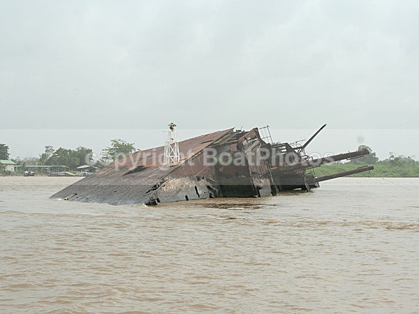 070119 Sunken Ship in Suriname River - ATLANTIC CROSSING 2006
