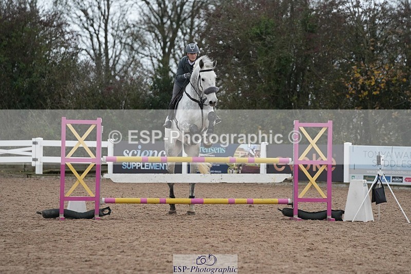 251109-113943-03597 - Cls 20 Newcomers and 1.10m Open